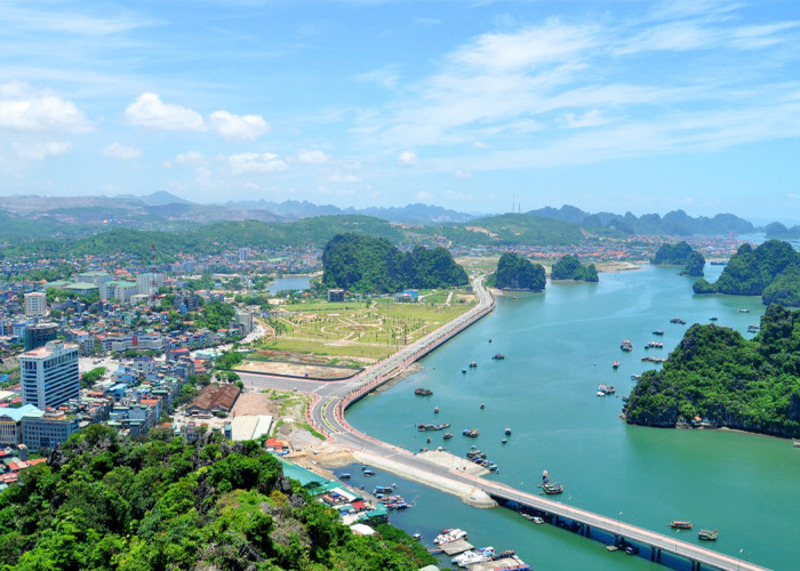 nên ở Hòn Gai hay Bãi Cháy
